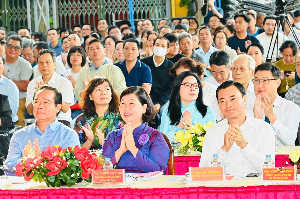 Cùng tham dự hội nghị có đồng chí Bùi Xuân Cường, Phó Chủ tịch UBND TPHCM (bìa phải). Ảnh: VIỆT DŨNG b0eddecb06288976d039.jpg