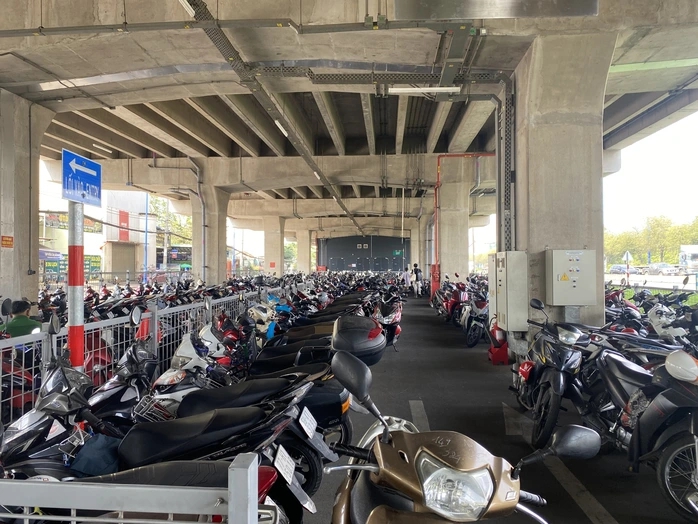 Hai ga metro Bến Thành - Suối Tiên chính thức cho gửi xe qua đêm - Ảnh 1.