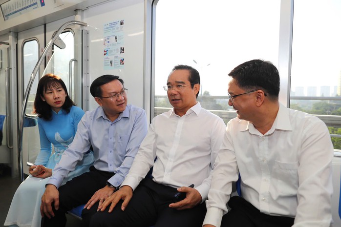 TPHCM khuyến khích người dân sử dụng xe buýt, Metro khi đến Trung tâm Phục vụ hành chính công - Ảnh 1.