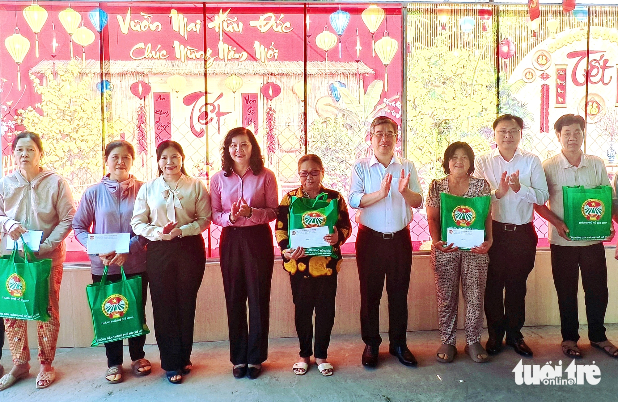 Lãnh đạo TP.HCM thăm nông dân làng mai vàng Bình Lợi trước Tết Bính Ngọ - Ảnh 3.