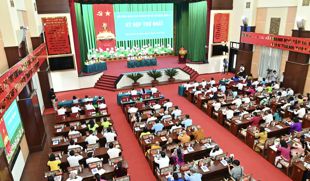 Kỳ họp đầu tiên của HĐND TPHCM sau sáp nhập. Ảnh VIỆT DŨNG Ảnh chụp Màn hình 2026-01-09 lúc 22.02.44.png
