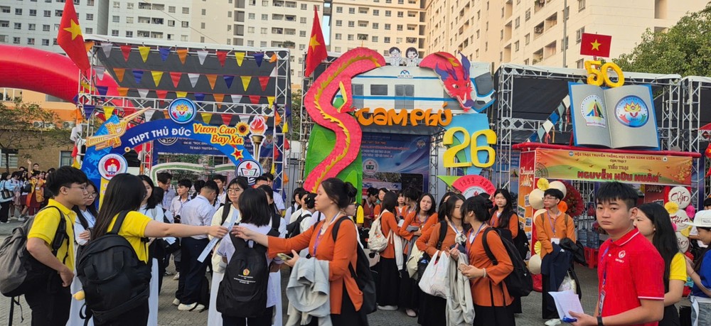 Học sinh tham gia hội trại tại cụm trại do Trường THPT chuyên Trần Đại Nghĩa (phường An Khánh, TPHCM) đăng cai tổ chức