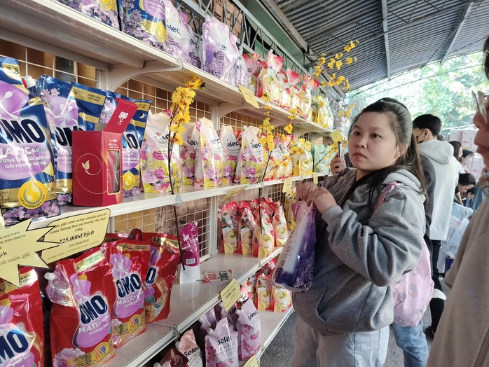 Hỗ trợ người lao động mua sắm Tết tại 