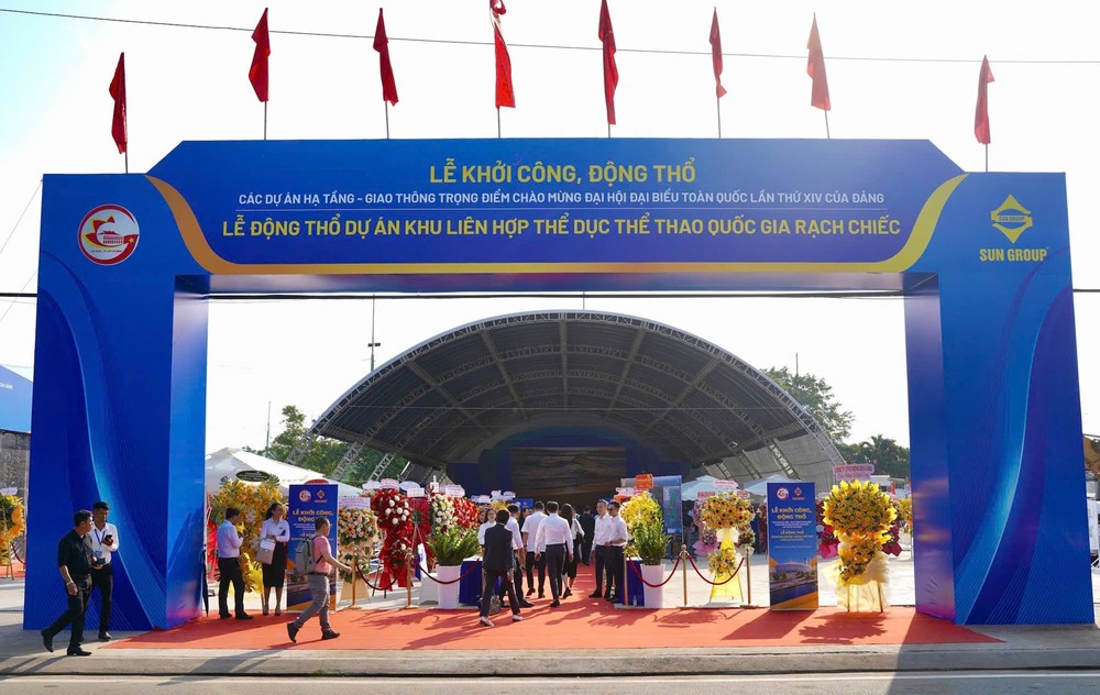 Quang cảnh lễ động thổ Khu liên hợp Thể dục Thể thao (TDTT) Quốc gia Rạch Chiếc. Ảnh: THUẬN VĂN 2298385032895810646 (1).jpg