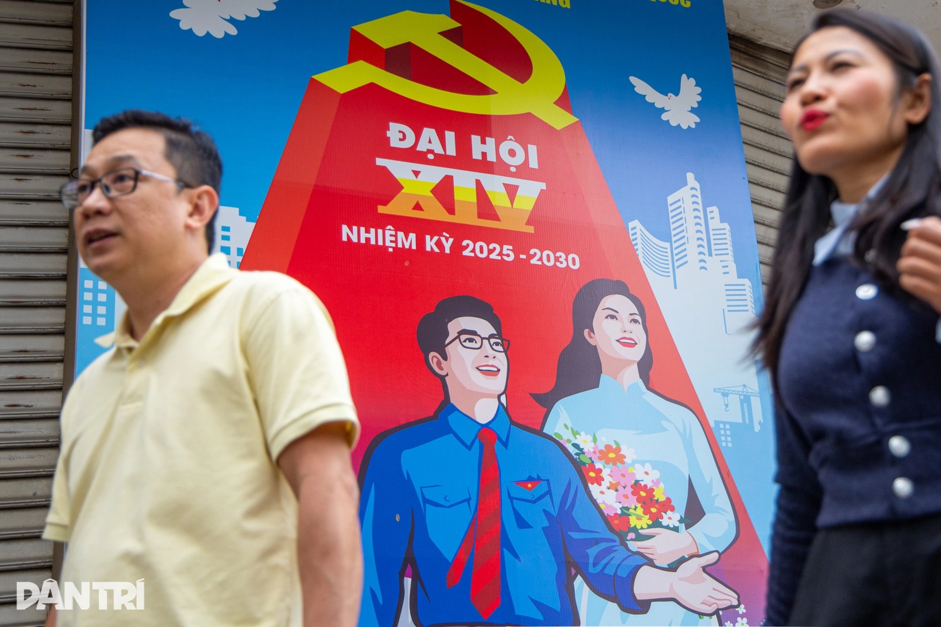 TPHCM rực rỡ cờ hoa, pano, áp phích chào mừng Đại hội Đảng XIV - 6