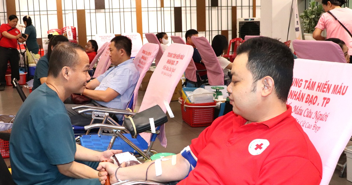 Lễ hội Xuân hồng tiếp nhận hơn 1.000 đơn vị máu