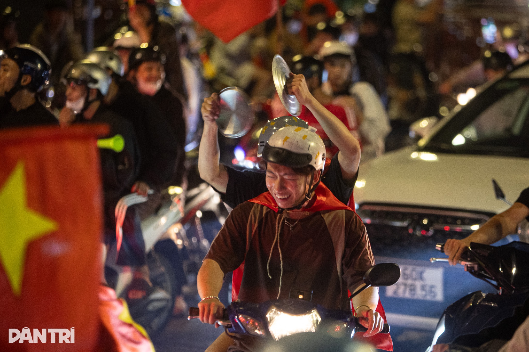 Đêm trắng TPHCM vỡ òa cùng chiến thắng của U23 Việt Nam - 11