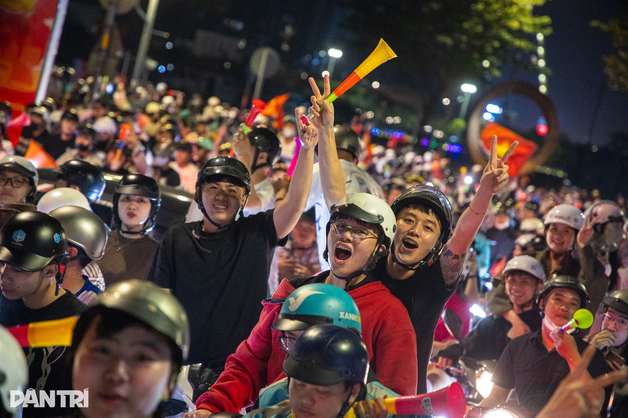 Đêm trắng TPHCM vỡ òa cùng chiến thắng của U23 Việt Nam - 12