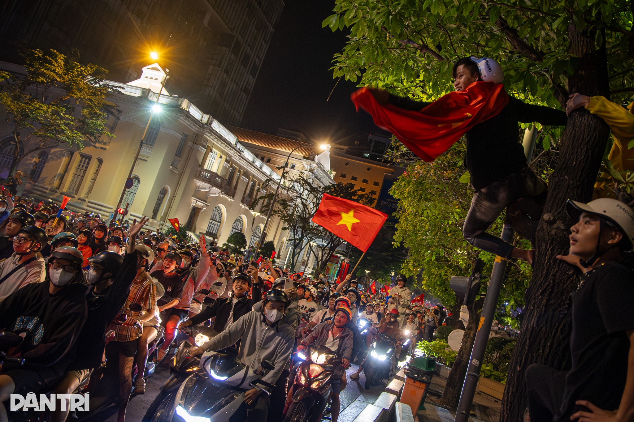 Đêm trắng TPHCM vỡ òa cùng chiến thắng của U23 Việt Nam - 3