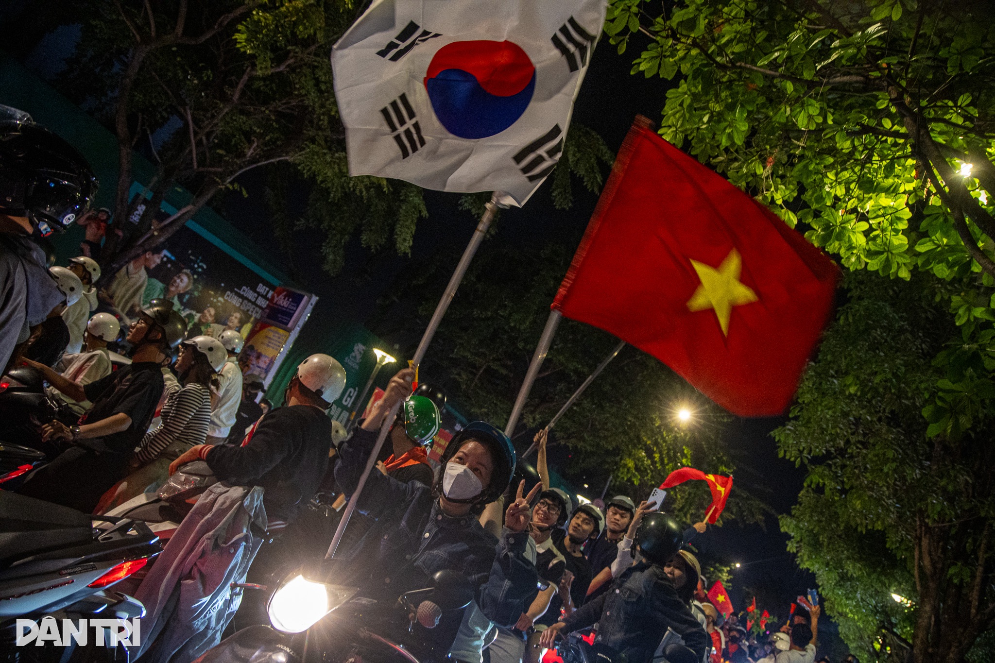 Đêm trắng TPHCM vỡ òa cùng chiến thắng của U23 Việt Nam - 9