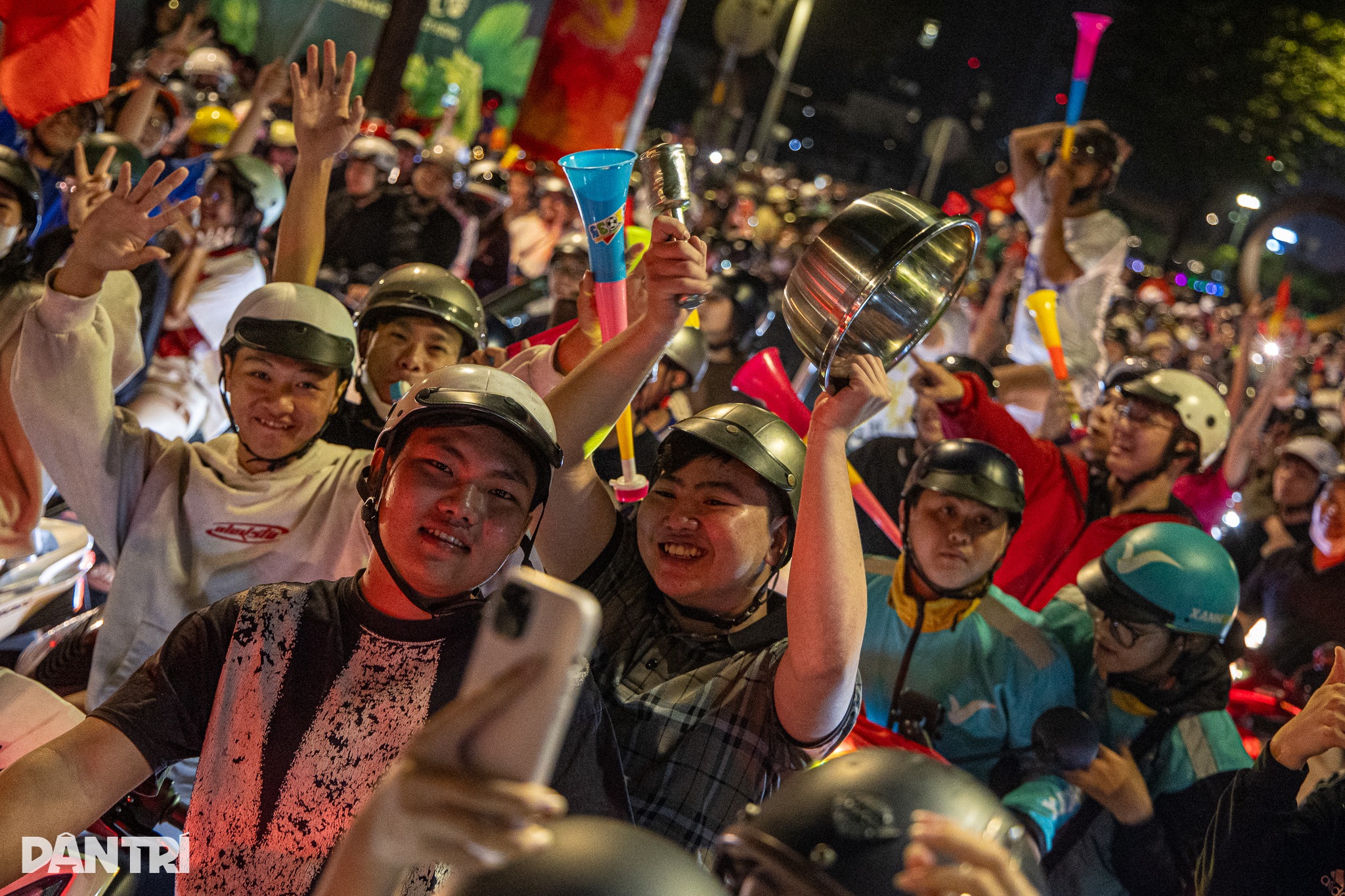 Đêm trắng TPHCM vỡ òa cùng chiến thắng của U23 Việt Nam - 6