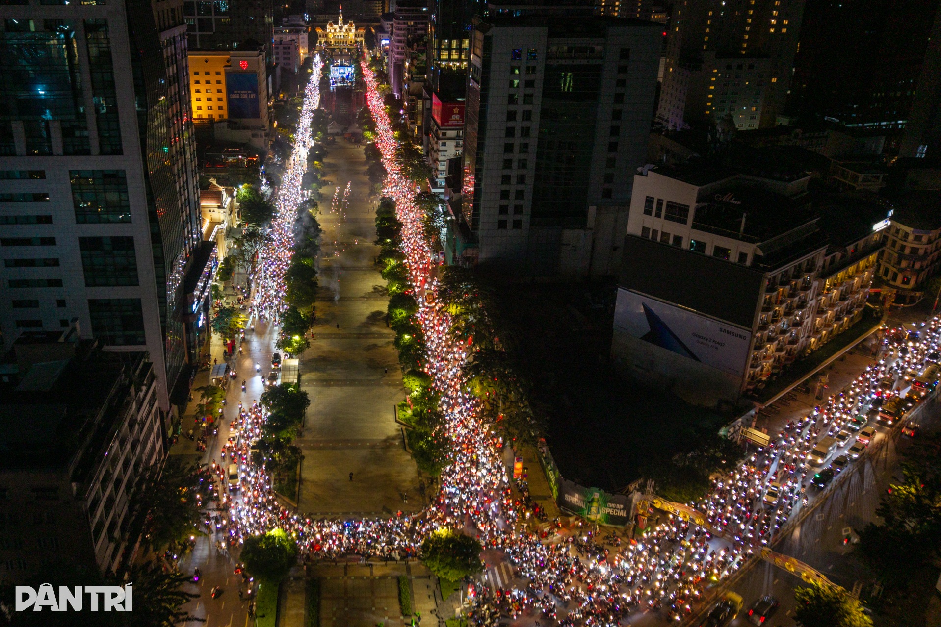 Đêm trắng TPHCM vỡ òa cùng chiến thắng của U23 Việt Nam - 1