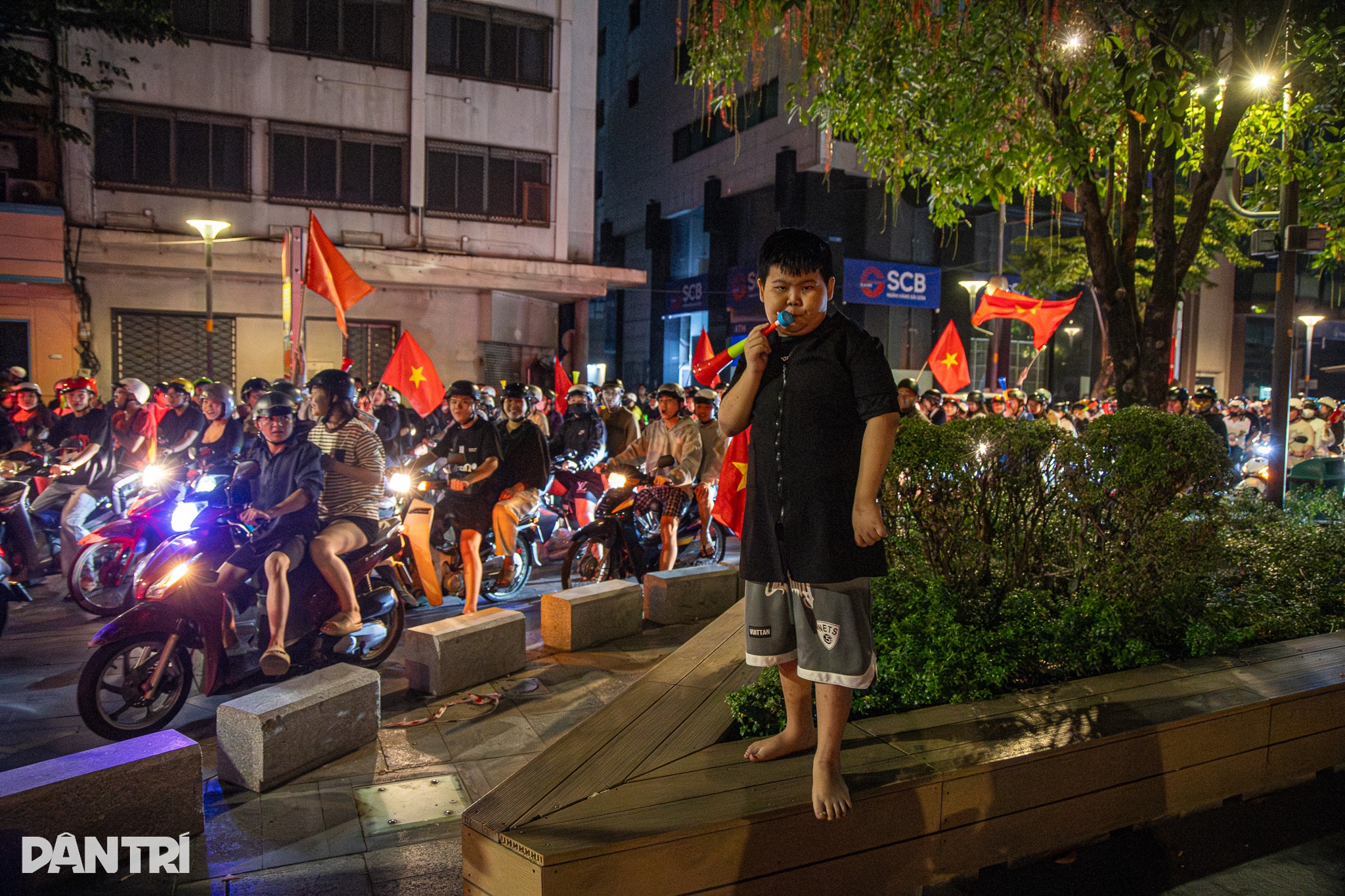 Đêm trắng TPHCM vỡ òa cùng chiến thắng của U23 Việt Nam - 10