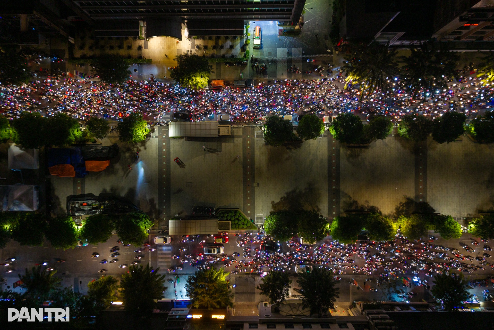 Đêm trắng TPHCM vỡ òa cùng chiến thắng của U23 Việt Nam - 2