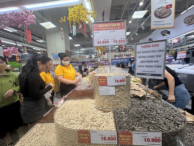 Chợ tết bắt đầu sôi động- Ảnh 1.