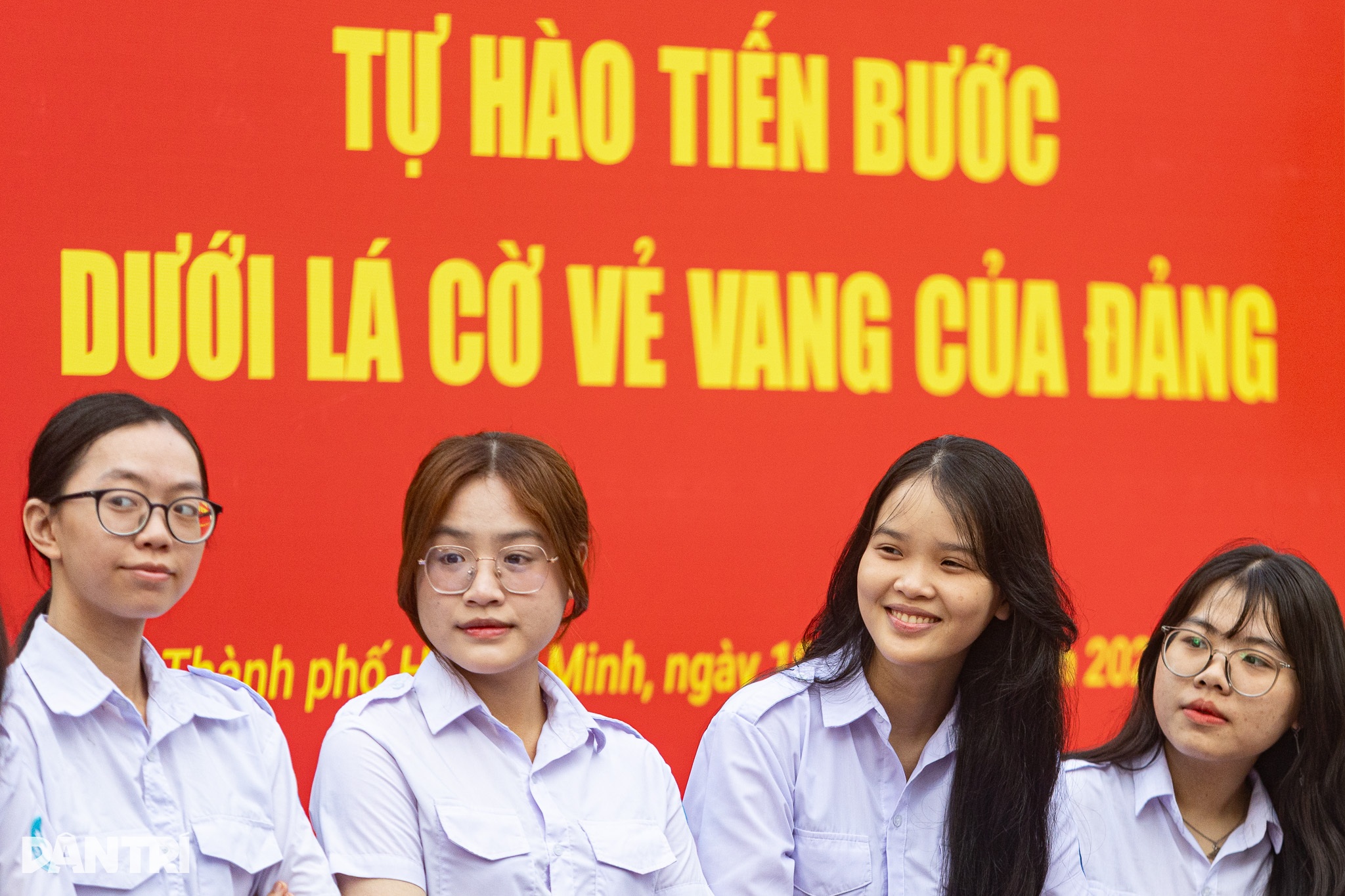 Hơn 700 sinh viên TPHCM tham dự Lễ chào cờ hướng về Đại hội XIV của Đảng - 6