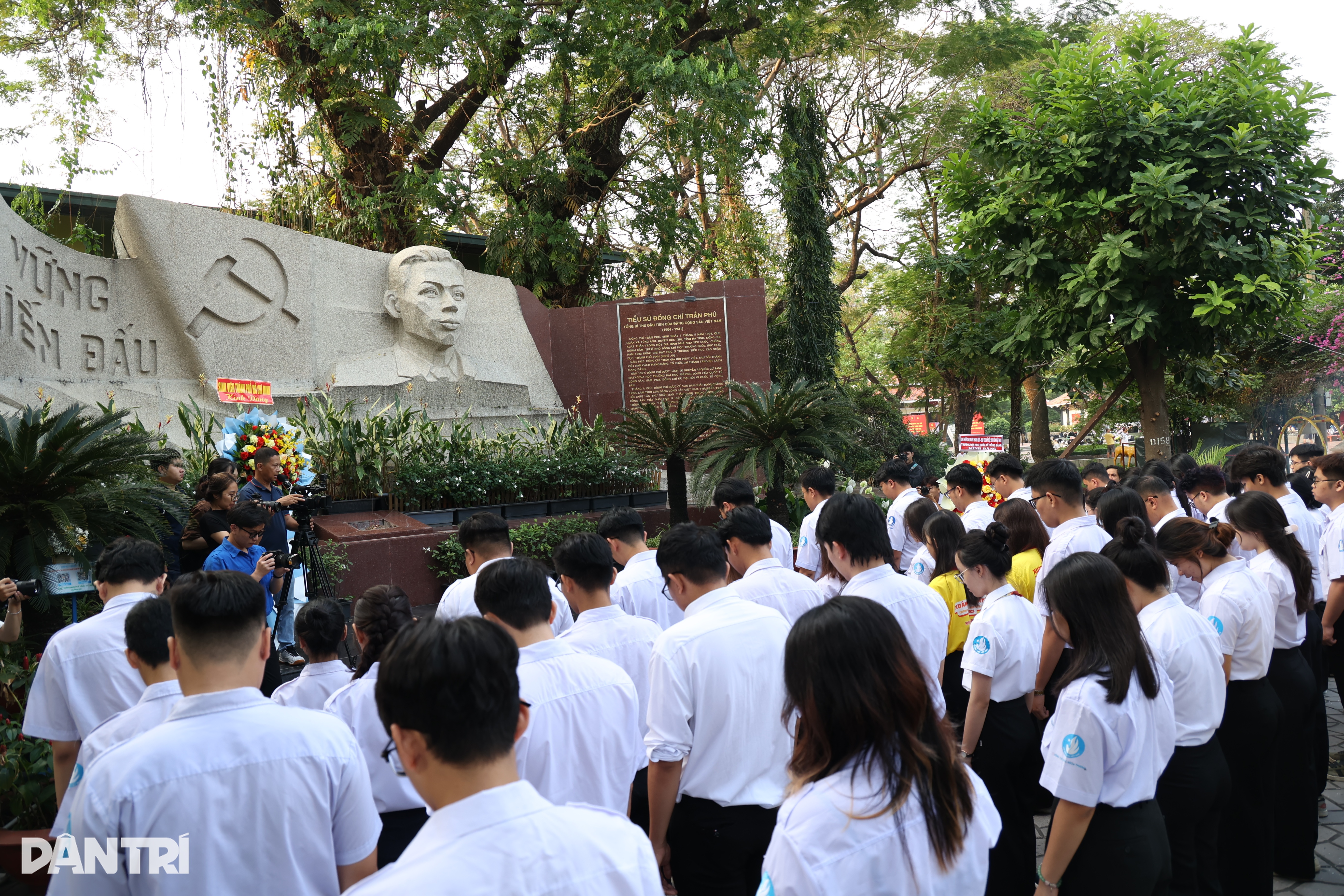 Hơn 700 sinh viên TPHCM tham dự Lễ chào cờ hướng về Đại hội XIV của Đảng - 7