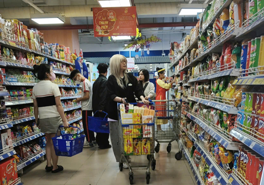 Thị trường Tết: Hàng Việt thắng thế - Ảnh 1.