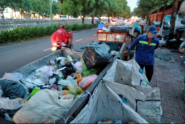 TP.HCM yêu cầu tiếp nhận, xử lý rác 24/24 trong cao điểm tết Bính Ngọ - Ảnh 1.