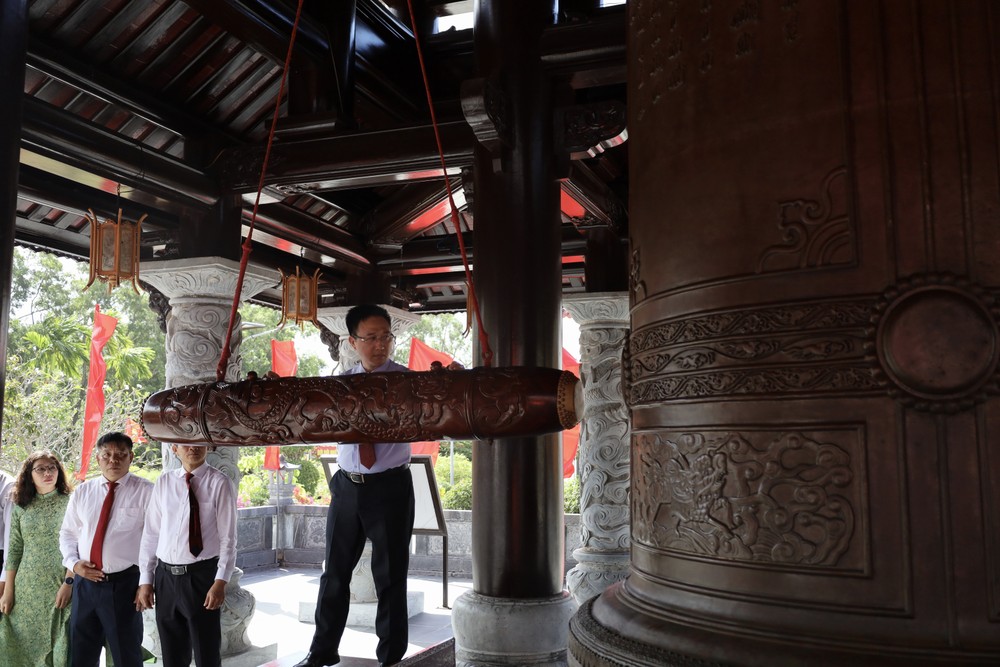 Phó Bí thư Thành uỷ TPHCM thực hiện nghi lễ thỉnh chuông IMG_1697.jpeg