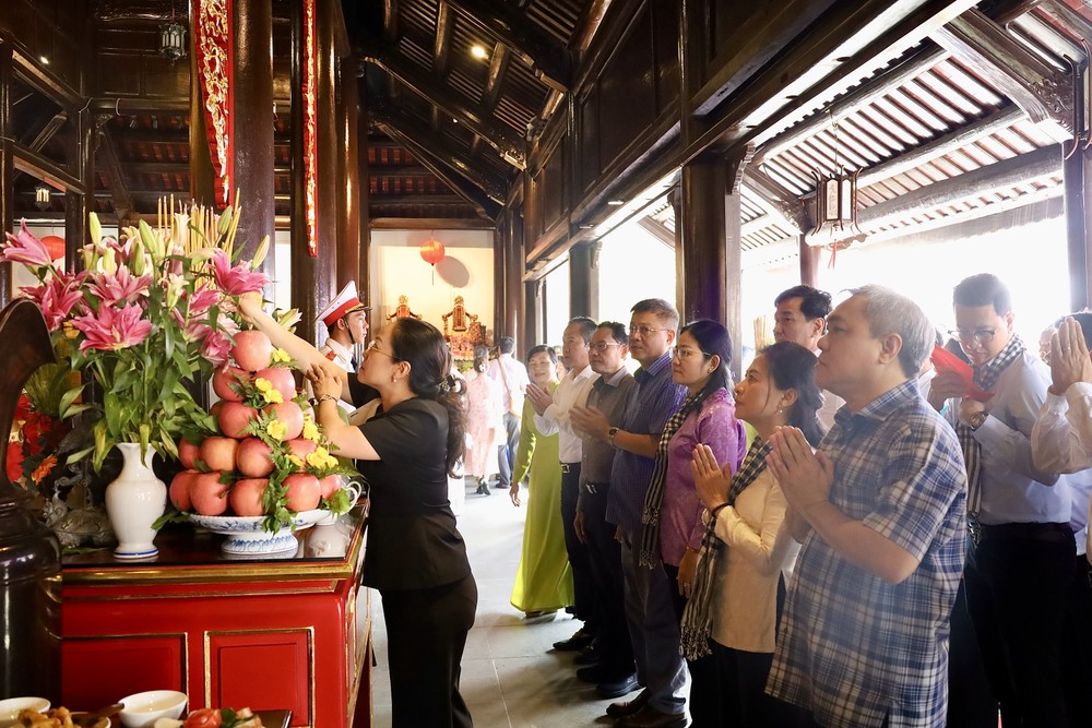Đoàn đại biểu các phường, xã TPHCM tham dự lễ giỗ, dâng hương tại đền thờ Côn Đảo IMG_1722.jpeg