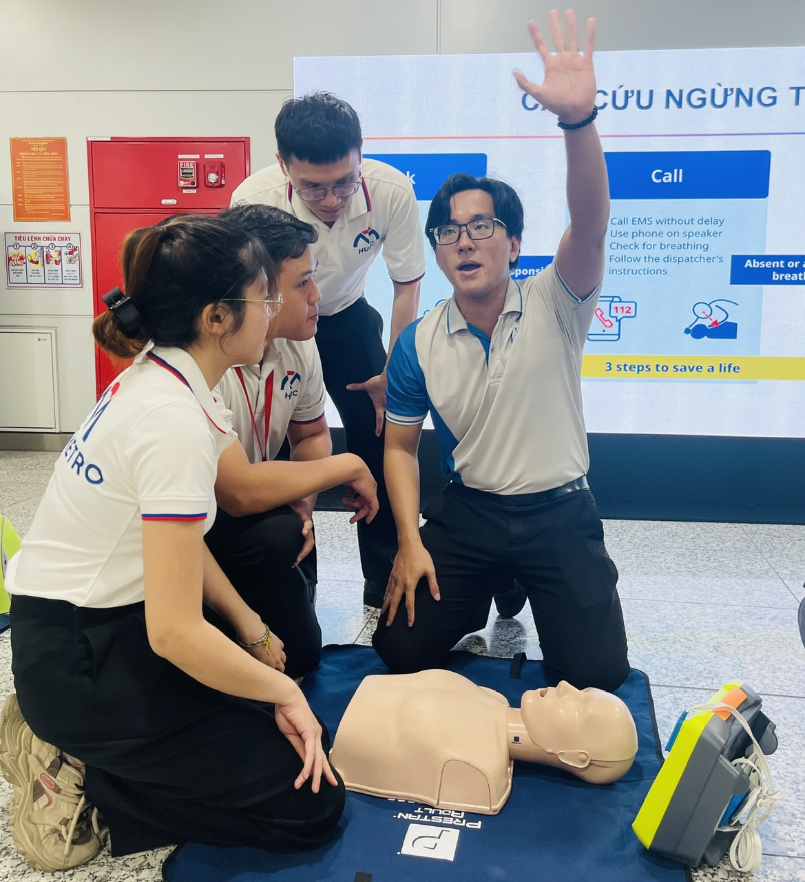 Trang bị máy khử rung tim tự động cấp cứu đột quỵ tại nhà ga metro TP.HCM- Ảnh 2.