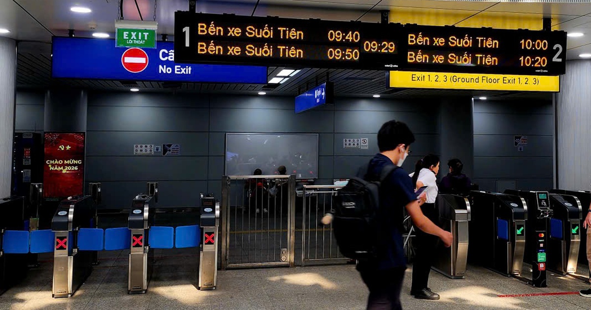 Trang bị máy khử rung tim tự động cấp cứu đột quỵ tại nhà ga metro TP.HCM