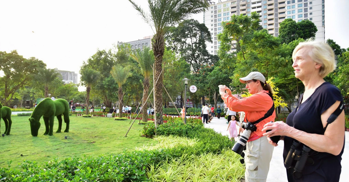 Bàn giao công viên nhà thi đấu Phan Đình Phùng phục vụ người dân dịp Tết Bính Ngọ