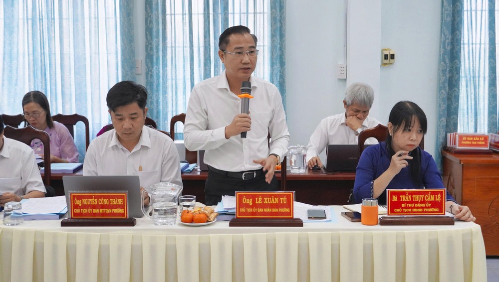 Đại diện lãnh đạo phường Tam Thắng báo cáo tại buổi làm việc tam thắng.jpg