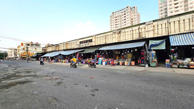 Cải tạo chợ Bà Hom,giải bài toán bền vững xử lý buôn bán lấn chiếm vỉa hè - Ảnh 3.