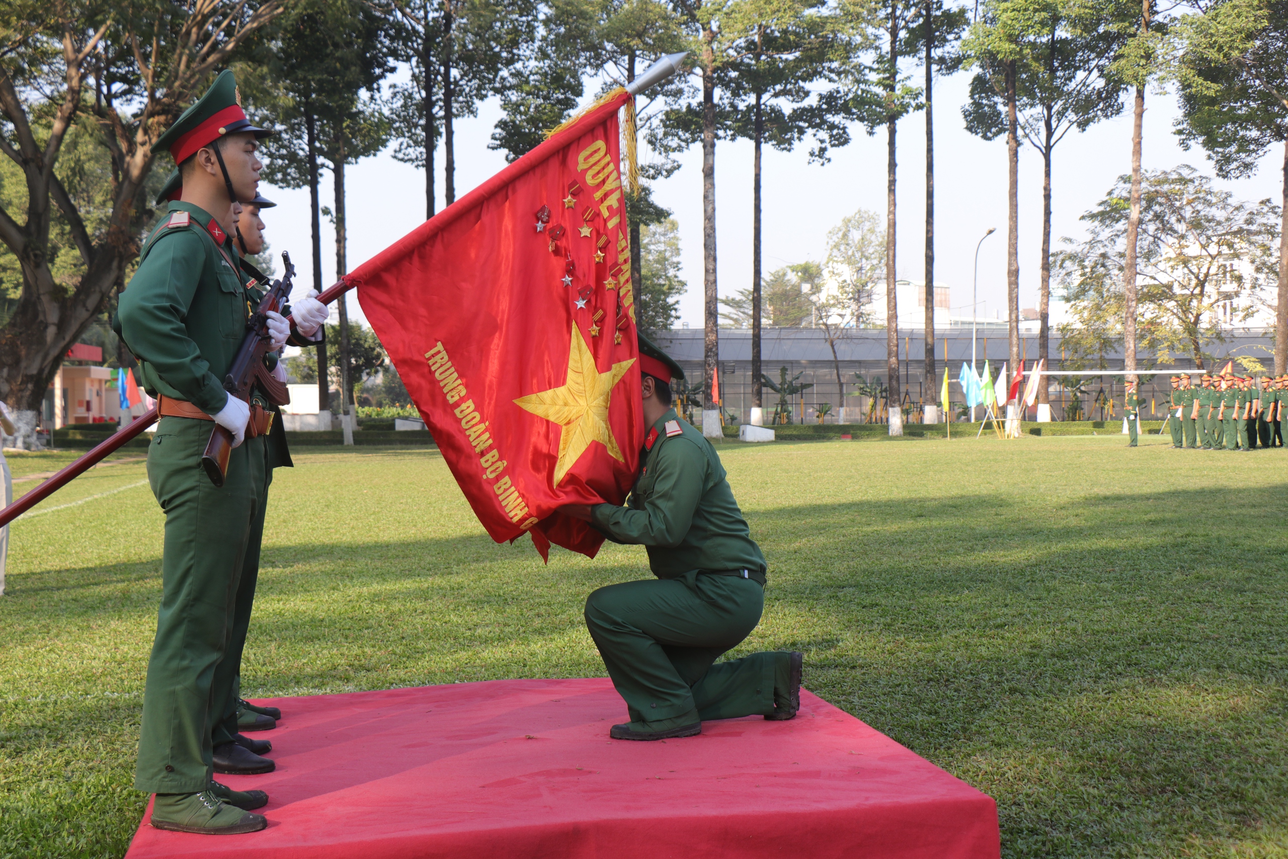 TP.HCM tiễn 1.249 quân nhân xuất ngũ, mỗi chiến sĩ nhận hơn 35 triệu đồng hỗ trợ- Ảnh 2.