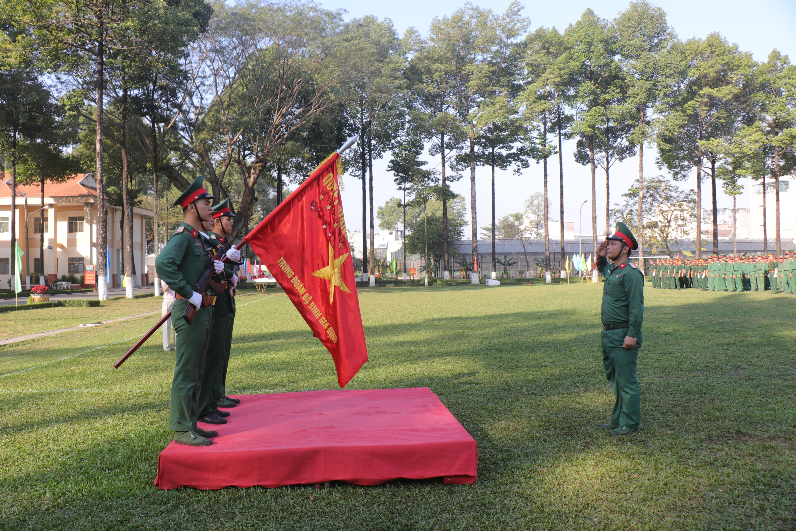 TP.HCM tiễn 1.249 quân nhân xuất ngũ, mỗi chiến sĩ nhận hơn 35 triệu đồng hỗ trợ- Ảnh 1.