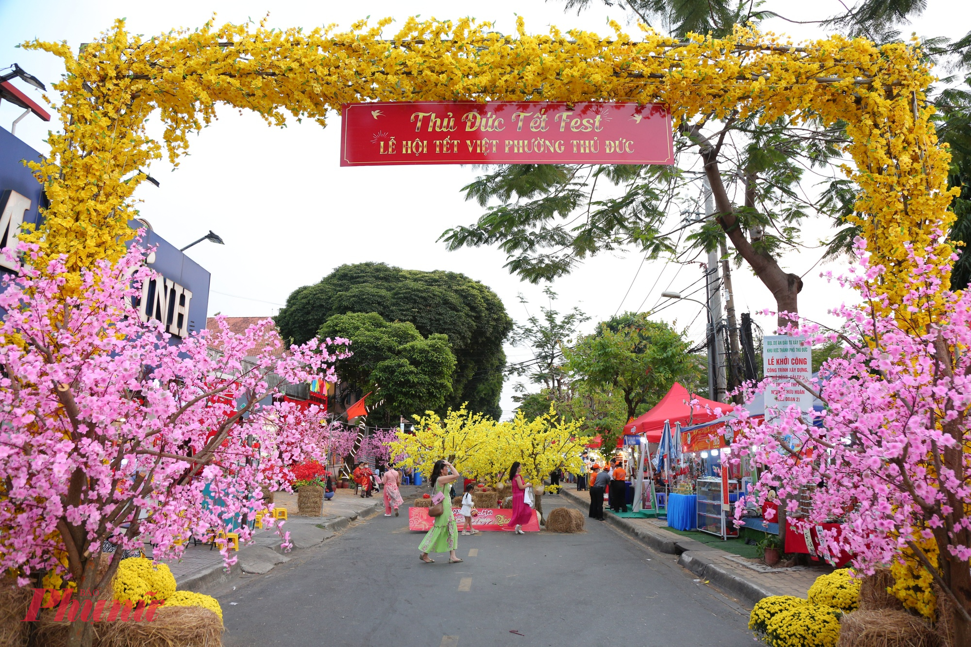 Lễ hội Tết Việt ở phường Thủ Đức không chỉ tái hiện đậm nét không gian Tết truyền thống mà còn mang đến nhiều hoạt động văn hóa - nghệ thuật đặc sắc, góp phần gìn giữ và lan tỏa bản sắc văn hóa dân tộc.