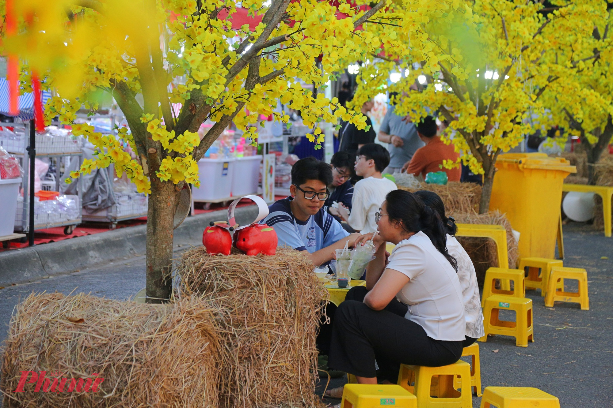 Lễ hội không chỉ mang đến niềm vui du xuân sớm, mà còn mở ra không gian trải nghiệm văn hóa phong phú, giúp người dân, đặc biệt là thế hệ trẻ, thêm hiểu và trân trọng giá trị Tết Việt trong đời sống đương đại.