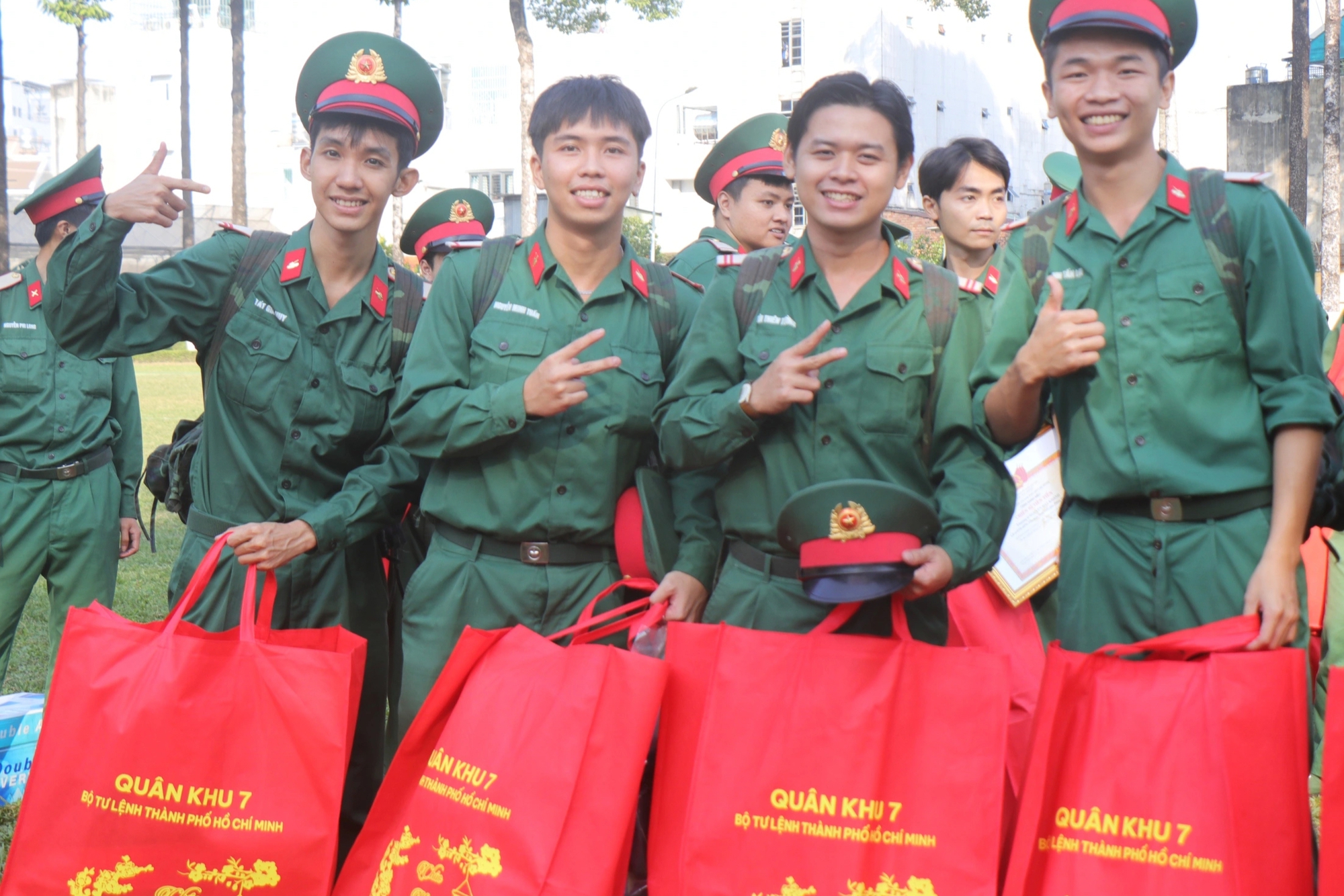 TP.HCM tiễn 1.249 quân nhân xuất ngũ, mỗi chiến sĩ nhận hơn 35 triệu đồng hỗ trợ- Ảnh 4.