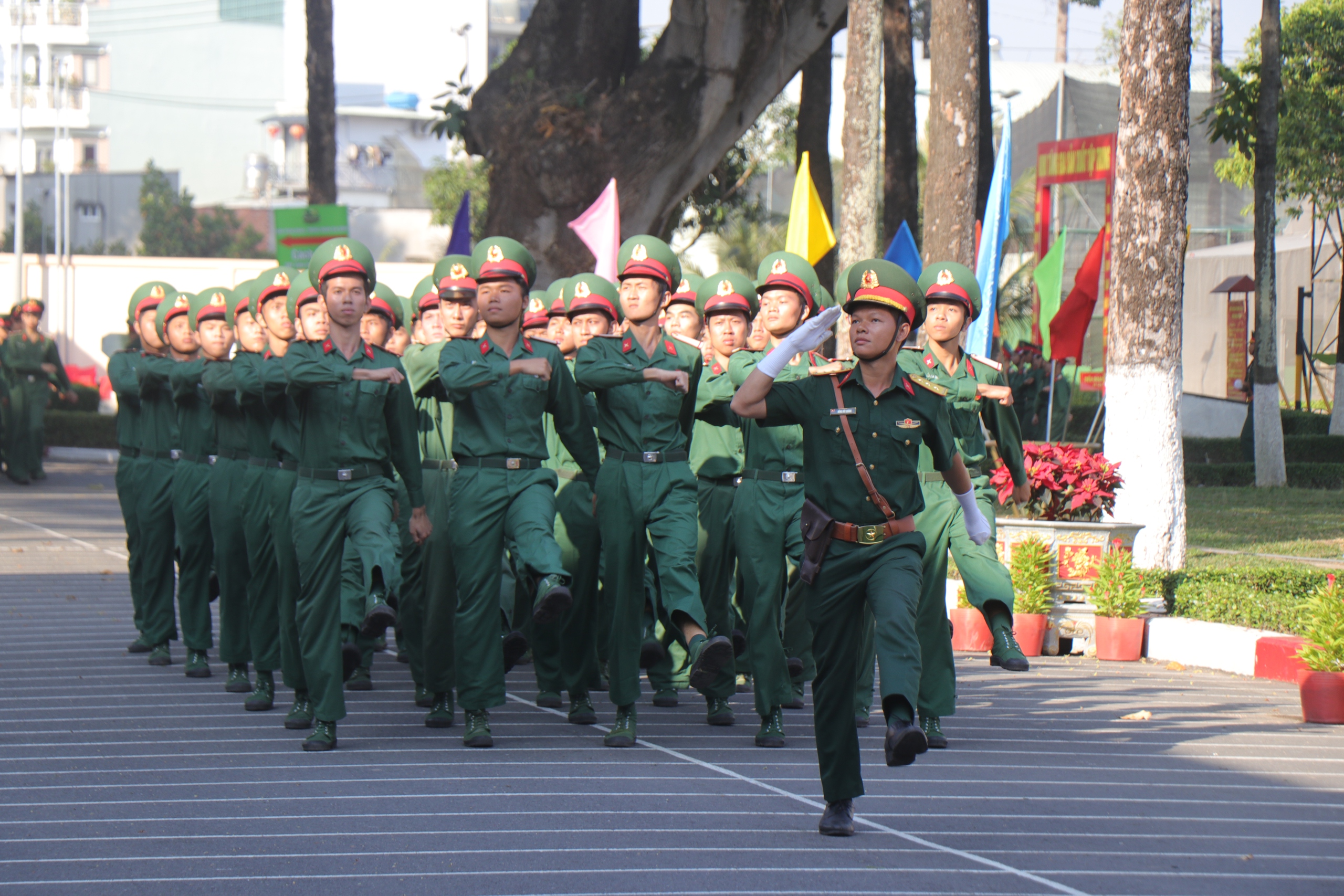 TP.HCM tiễn 1.249 quân nhân xuất ngũ, mỗi chiến sĩ nhận hơn 35 triệu đồng hỗ trợ- Ảnh 3.