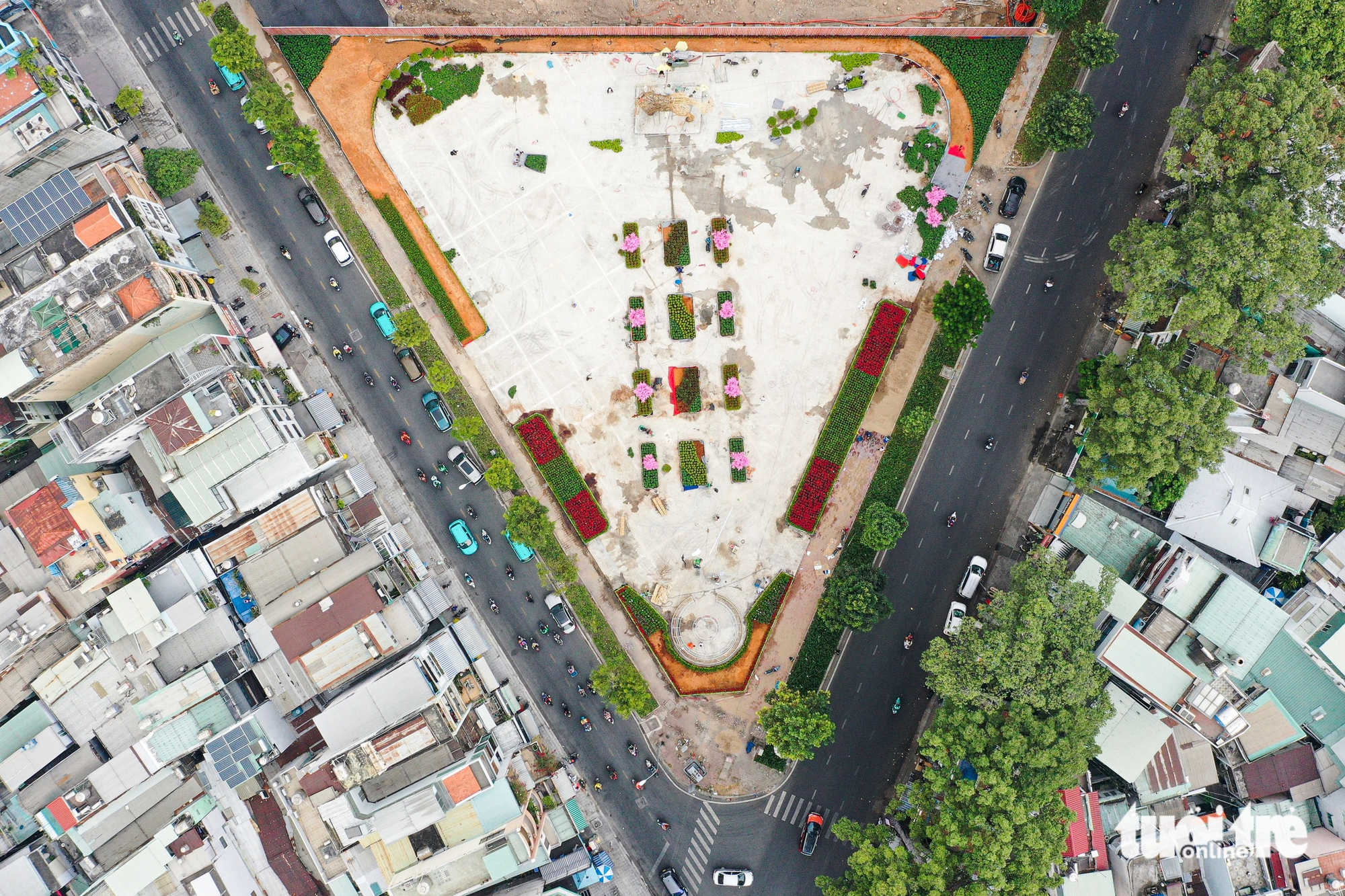 Thêm nhiều khu đất vàng ở TP.HCM 'thay áo mới', dần thành công viên, vườn hoa đón Tết - Ảnh 3.