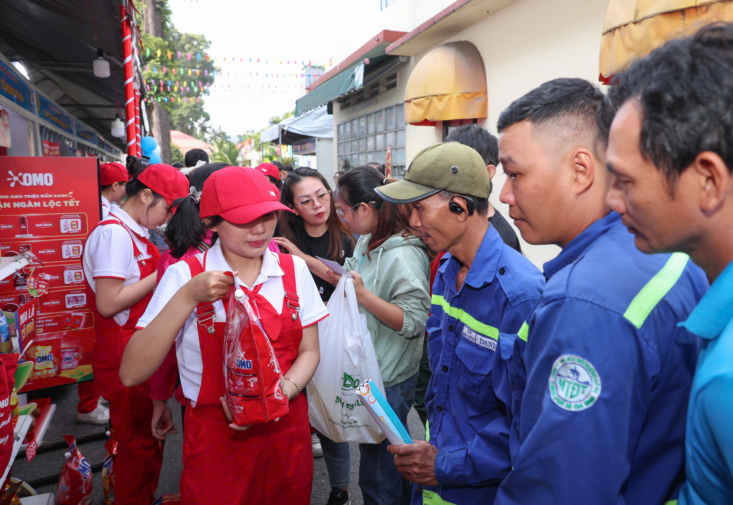 12 triệu lượt đoàn viên, người lao động được Công đoàn chăm lo Tết - Ảnh 18.