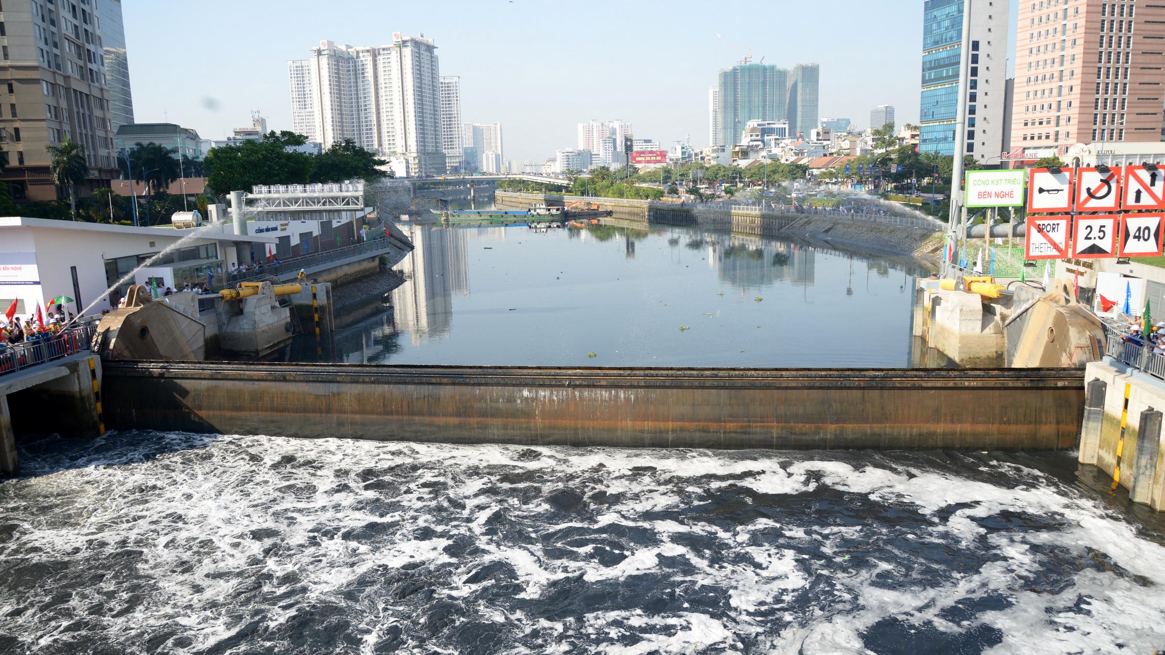 TP.HCM chính thức tái khởi động hệ thống cống ngăn triều chống ngập 10.000 tỉ- Ảnh 1. TP.HCM chính thức tái khởi động hệ thống cống ngăn triều chống ngập 10.000 tỉ- Ảnh 1.