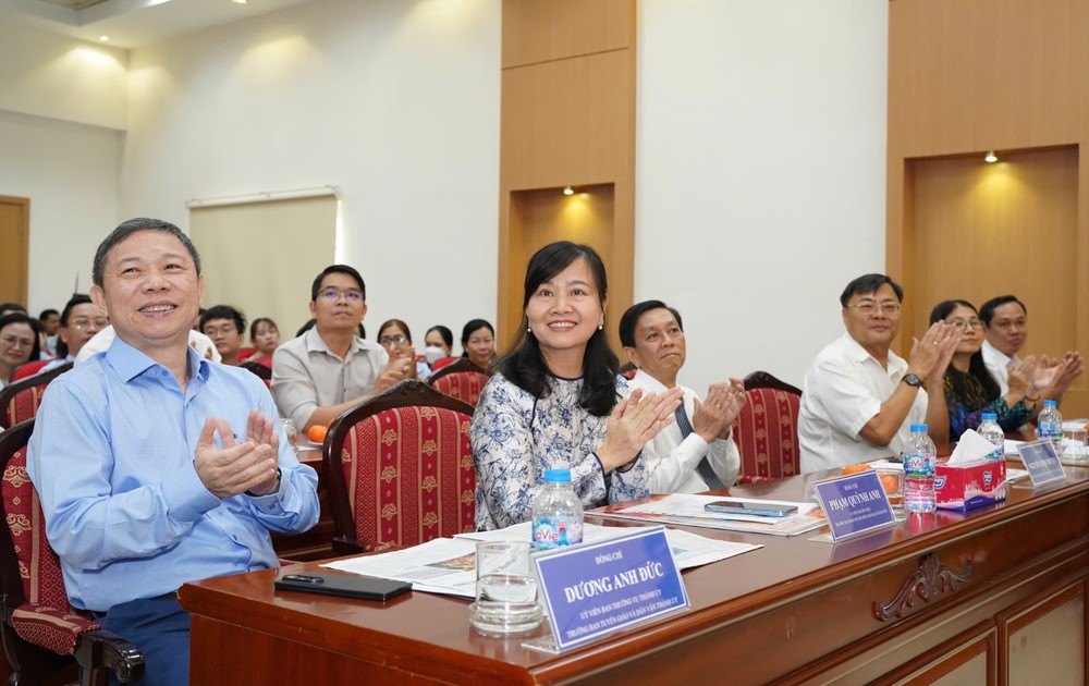 Ông Dương Anh Đức, Ủy viên Ban Thường vụ Thành ủy, Trưởng Ban Tuyên giáo và Dân vận Thành ủy, Ủy viên Ủy ban bầu cử TP.HCM, Trưởng Tiểu ban Thông tin - Tuyên truyền Ủy ban bầu cử TP.HCM. Ảnh: THUẬN VĂN z7495542097140_6db2077591cd1b9706be173d80e5acf7.jpg