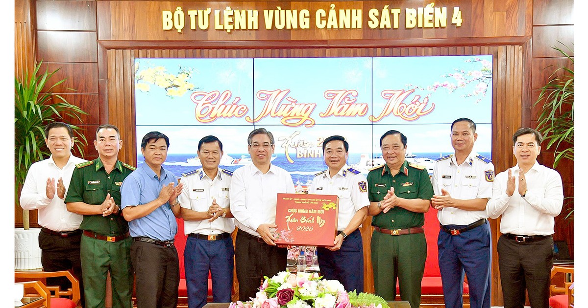 Lãnh đạo Trung ương, TPHCM thăm, chúc tết các cá nhân, đơn vị