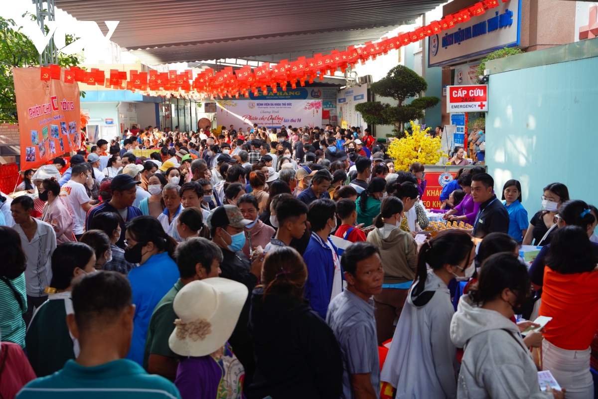  phien cho 0 dong va nhieu chuong trinh cham lo tet cho benh nhan kho khan hinh anh 4