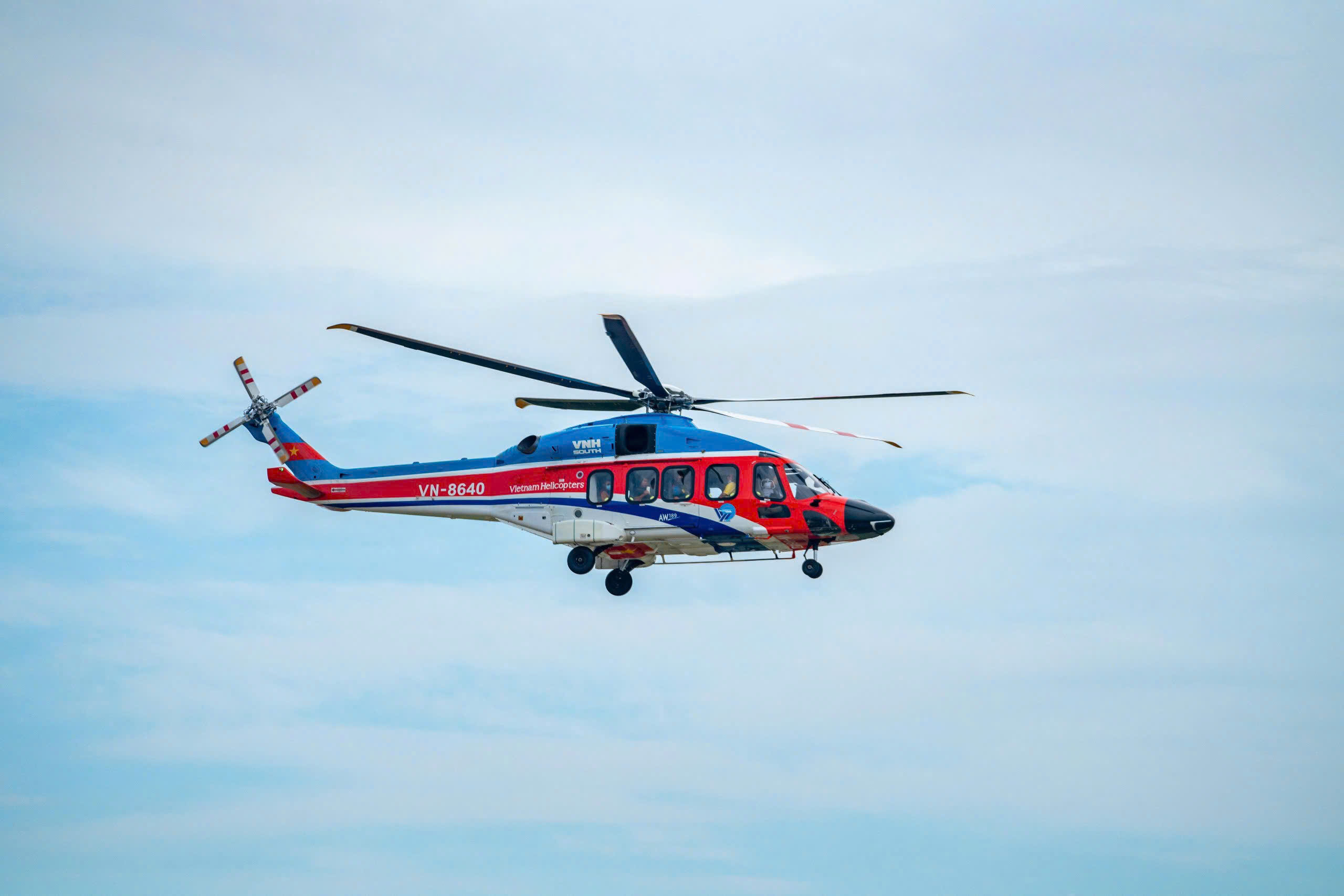 Tour trực thăng ngắm TP.HCM bán lại từ 11.3- Ảnh 1.