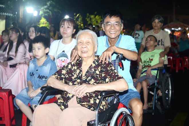 TPHCM: Khai mạc Chợ hoa Tết Bình Đông - Xuân Bính Ngọ 2026 - Ảnh 8.