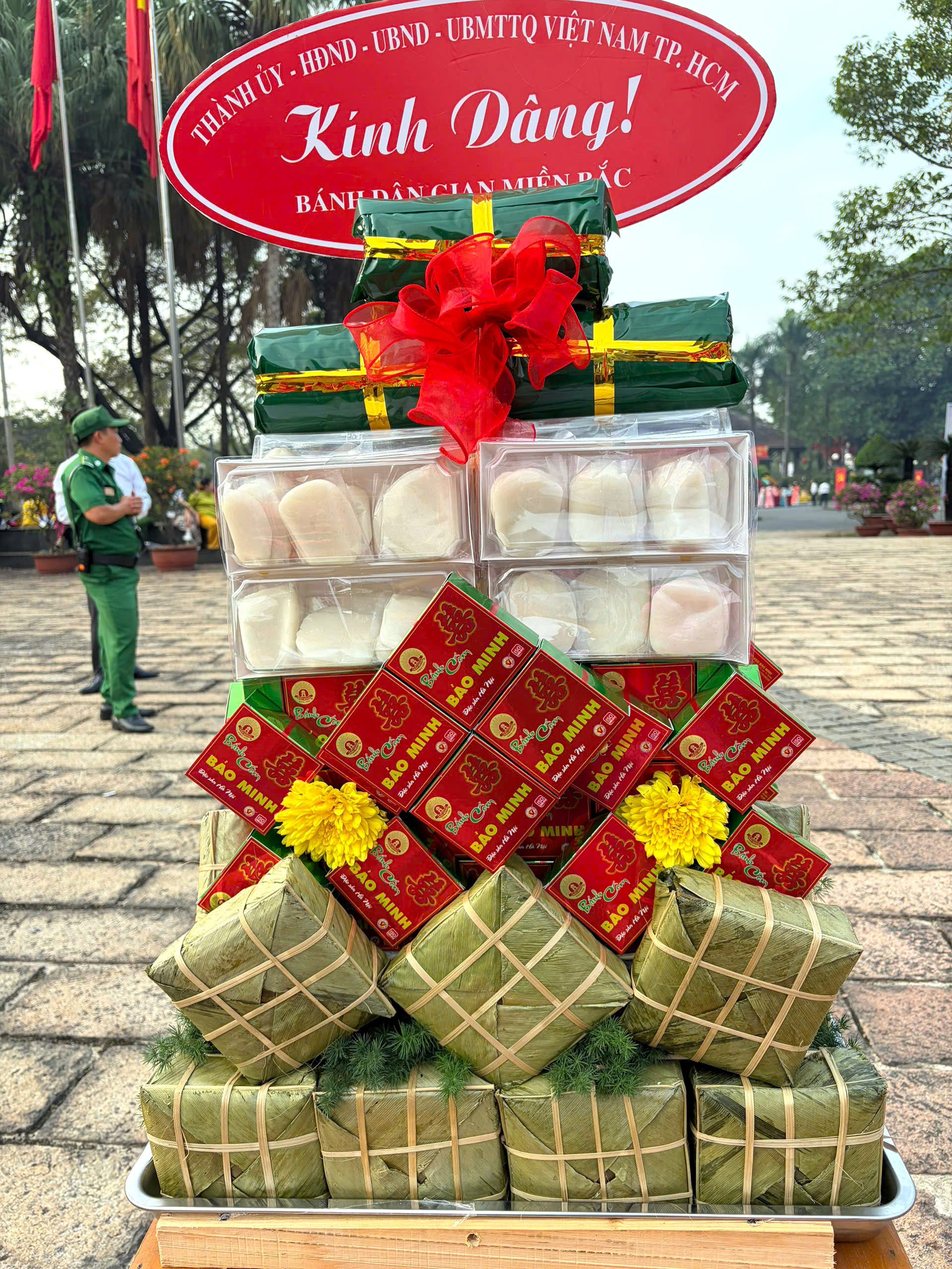 Lãnh đạo TPHCM dâng cúng bánh tét lên Quốc Tổ Hùng Vương - Ảnh 11.