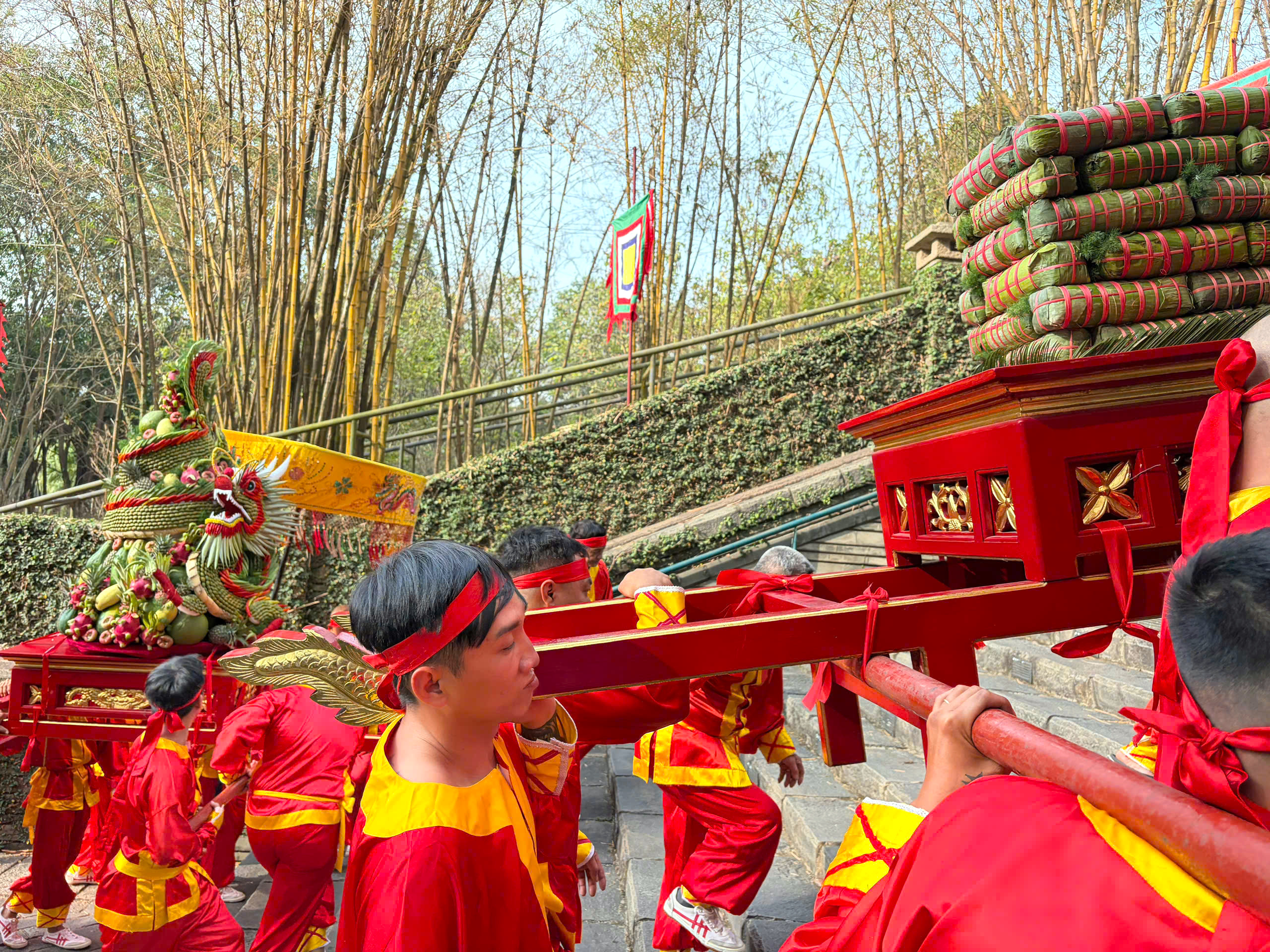 Lãnh đạo TPHCM dâng cúng bánh tét lên Quốc Tổ Hùng Vương - Ảnh 5.