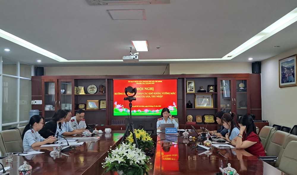 Ngoài hình thức trực tuyến, Phòng 9, Thanh tra TP.HCM tổ chức tập huấn trực tuyến cho các phường, xã. Ảnh: THANH THÙY ke-khai-tai-san-tphcm.jpg