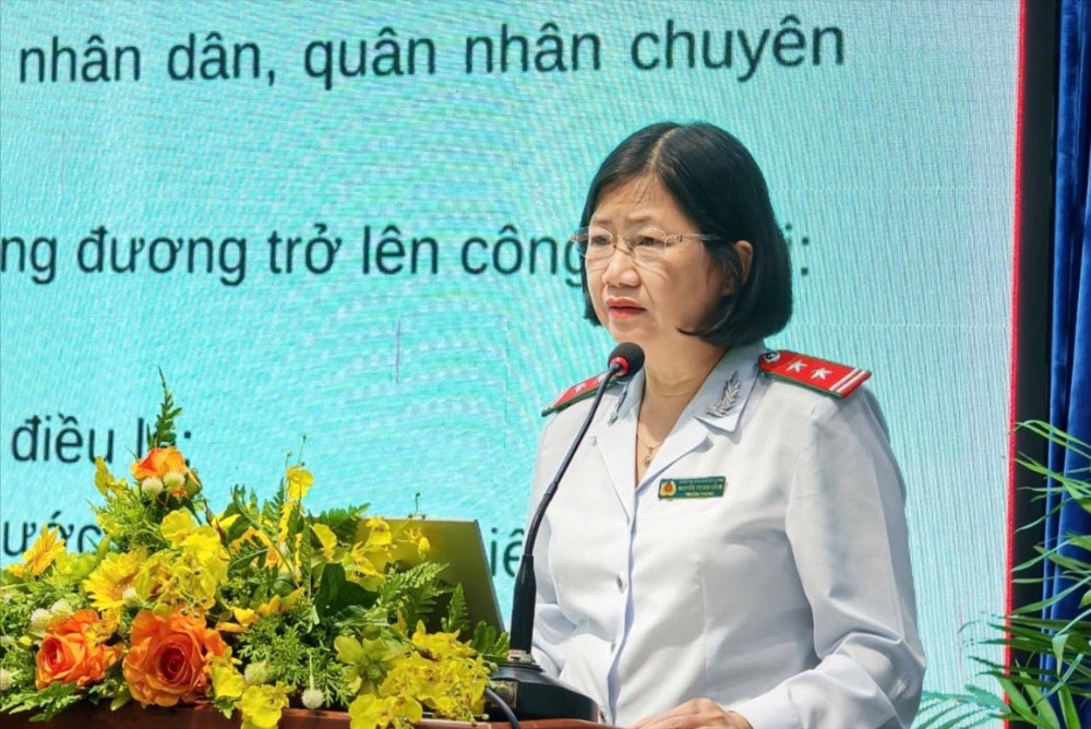 Bà Nguyễn Thị Kim Hằng - Trưởng phòng Phòng Thanh tra, phòng, chống tham nhũng, lãng phí, tiêu cực (phòng 9), Thanh tra TP.HCM tại buổi tập huấn cho các phường, xã. Ảnh: THANH THÙY ke-khai-tai-san-thanh-tra-AI.jpg