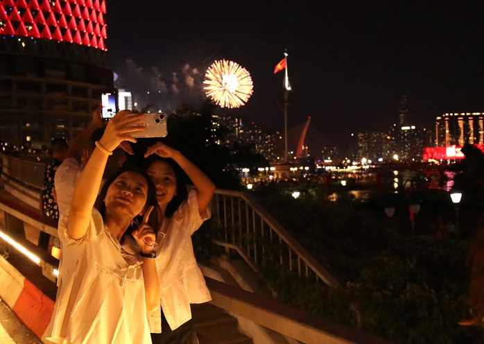 Lưu ý của Công an TPHCM về an toàn khi đốt pháo hoa dịp Tết 2026 - Ảnh 1.