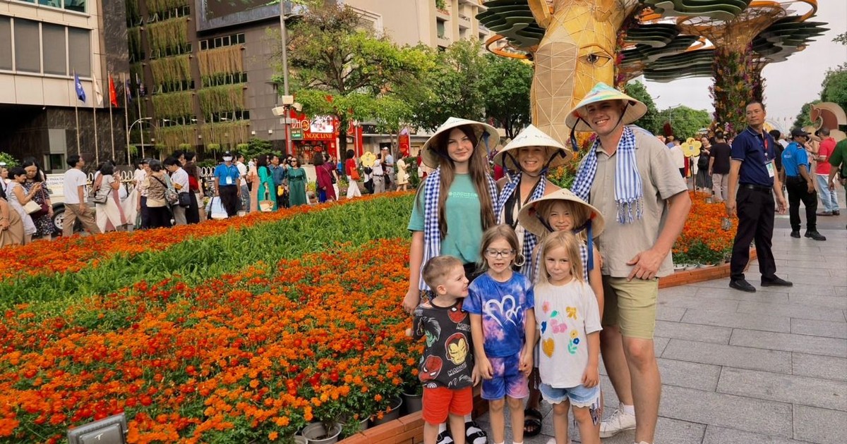 TPHCM đón đoàn khách quốc tế đầu Xuân Bính Ngọ